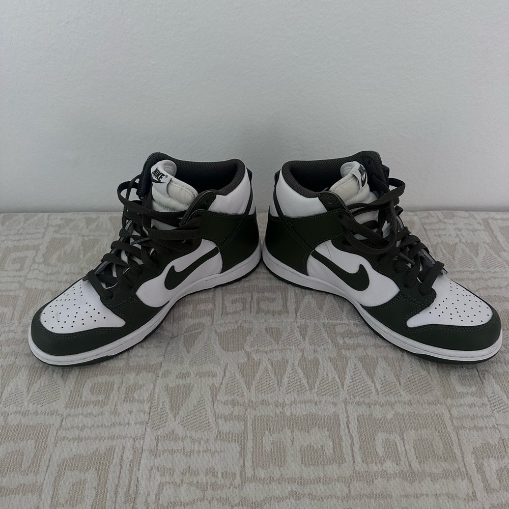 Nike - Picture 4 of 6